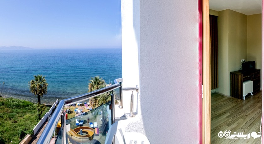 چشم انداز زیبای دریا از اتاق